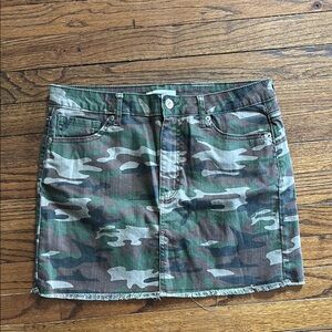 Camo mini skirt